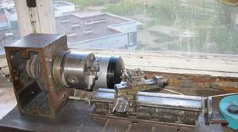 A do-it-yourself lathe is a unit no worse than a factory one!